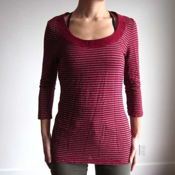 🎁 Free with purchase 🎁 Banana Republic - Red With Silver Striped Shirt - Picture 2 of 4